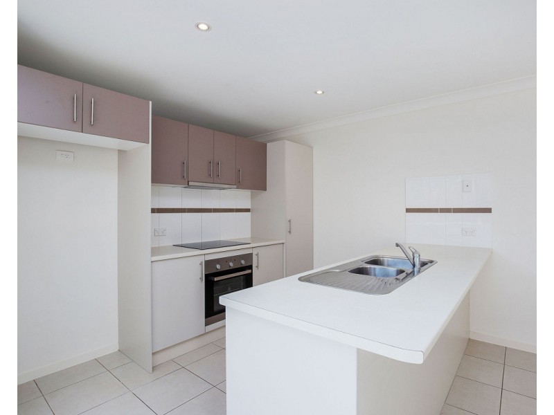 2/8 Michaels Promenade, Coomera QLD 4209