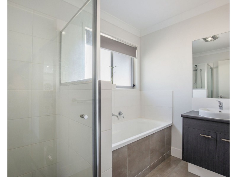34 Charles Avenue, Pimpama QLD 4209