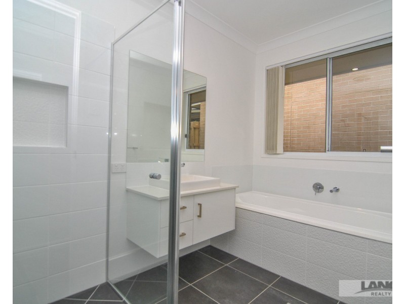 4 Rockford Street, Pimpama QLD 4209