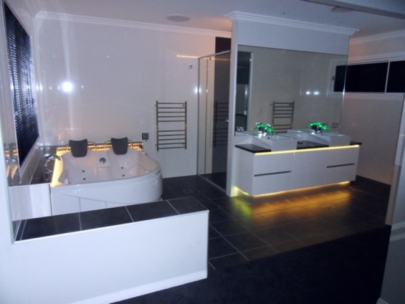 39 Rhodium Crescent, Hope Island QLD 4212