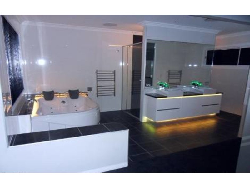 39 Rhodium Crescent, Hope Island QLD 4212