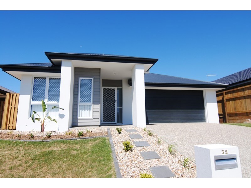 32 Charles Avenue, Pimpama QLD 4209