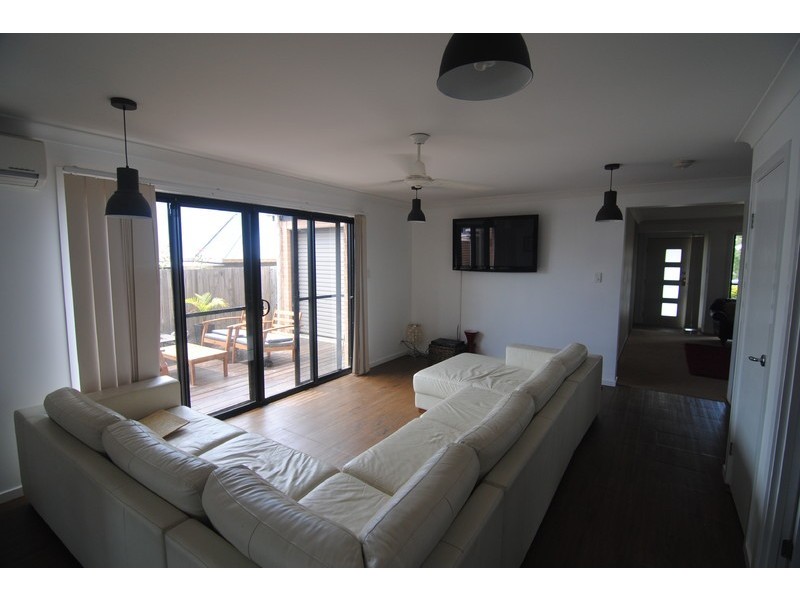 8 Heron Close, Coomera QLD 4209