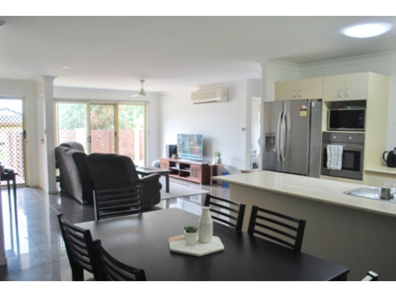 2/16 Redstart Street, Upper Coomera QLD 4209