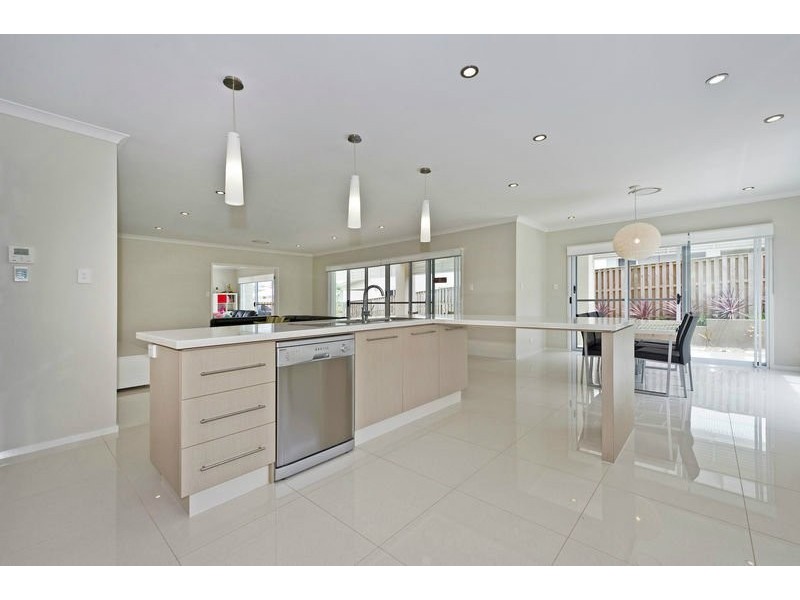 8 Cherry Court, Coomera QLD 4209