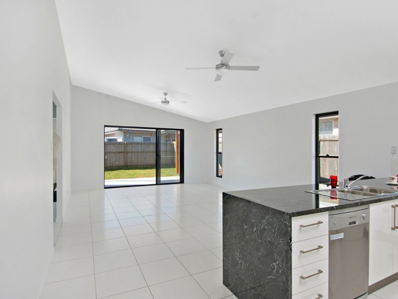 18 Sunrise Terrace, Little Mountain QLD 4551