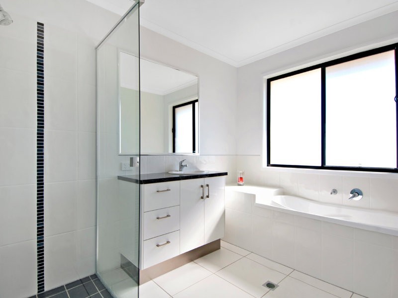 18 Sunrise Terrace, Little Mountain QLD 4551