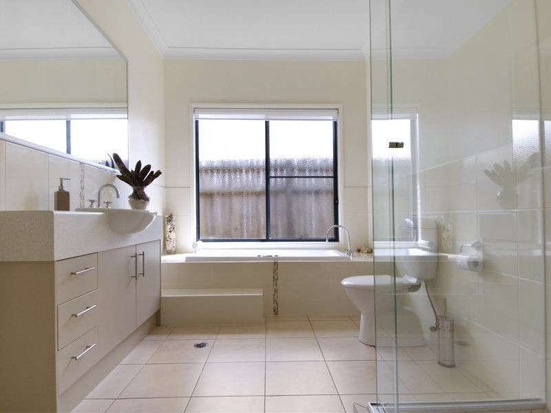 8 SHOAL COURT, Peregian Springs QLD 4573