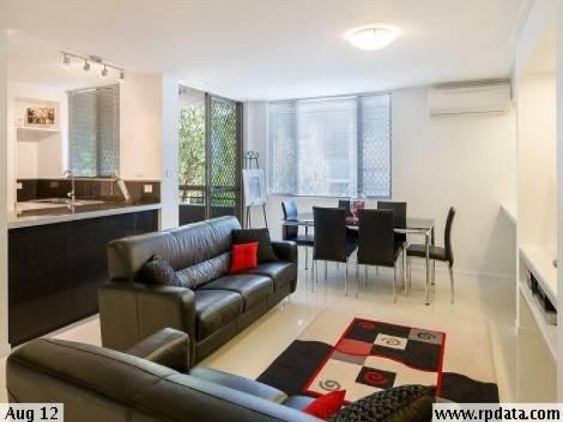 2/35 Lower Gay Terrace, Kings Beach QLD 4551
