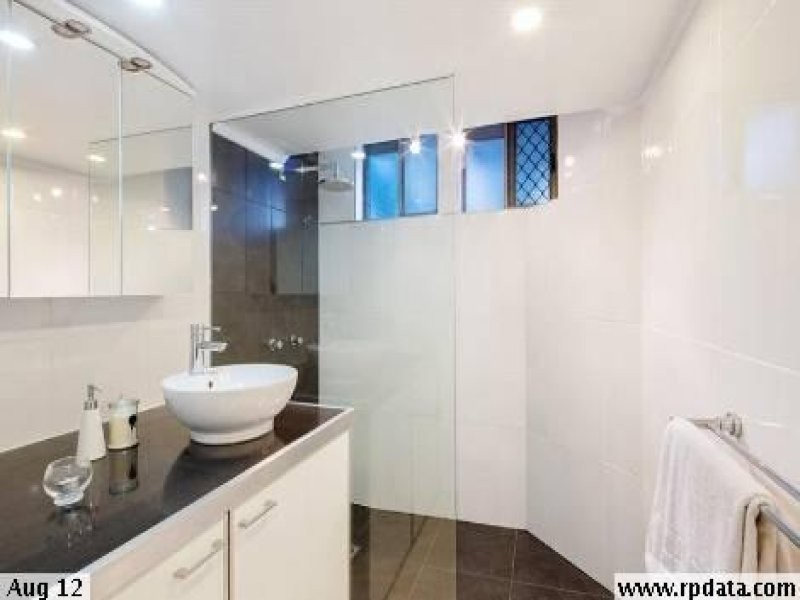 2/35 Lower Gay Terrace, Kings Beach QLD 4551