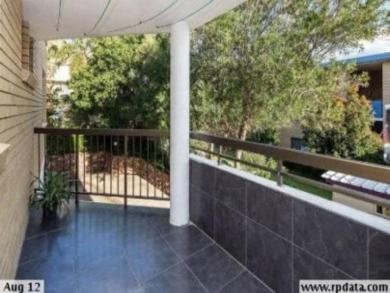 2/35 Lower Gay Terrace, Kings Beach QLD 4551