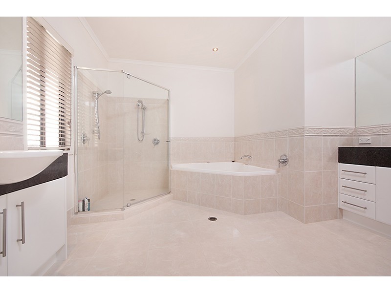 1 Inverness Place, Peregian Springs QLD 4573