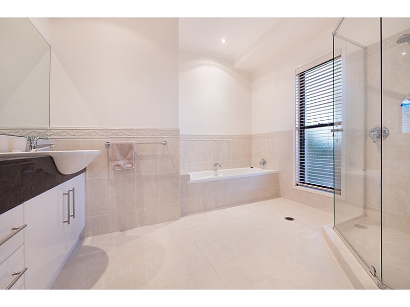 1 Inverness Place, Peregian Springs QLD 4573