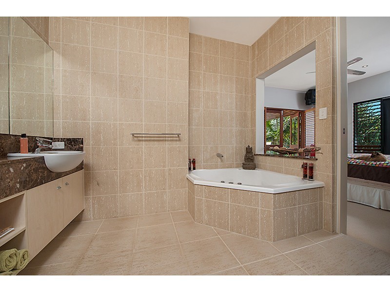 35 Waterside Ct, Noosaville QLD 4566
