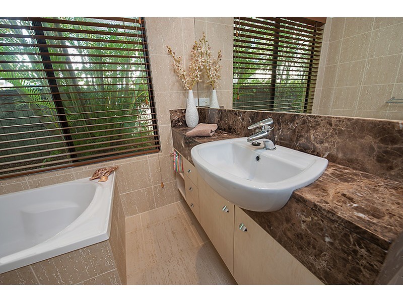 35 Waterside Ct, Noosaville QLD 4566