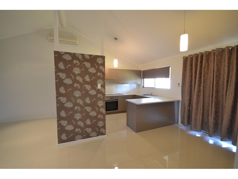20 Banks Cres, Wynnum West QLD 4178