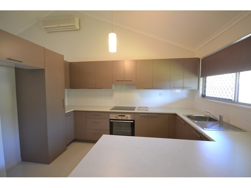 20 Banks Cres, Wynnum West QLD 4178