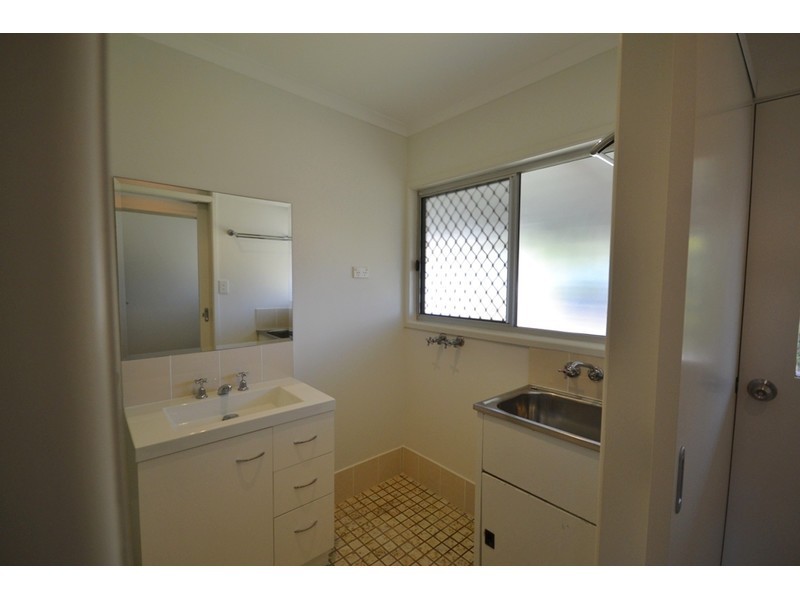 20 Banks Cres, Wynnum West QLD 4178