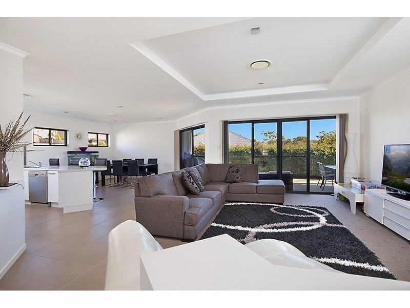 6 Adare Close, Peregian Springs QLD 4573