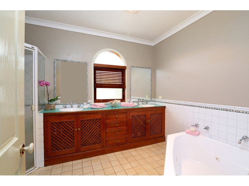 30 Shady Grove, Tanawha QLD 4556