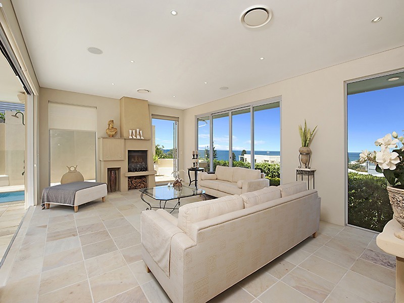 6 Kiamba Ct, Sunshine Beach QLD 4567