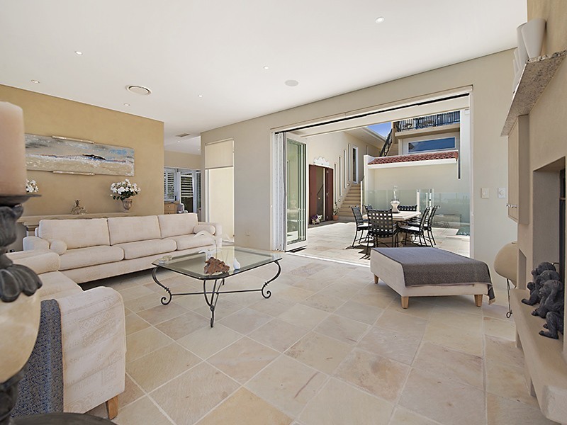 6 Kiamba Ct, Sunshine Beach QLD 4567