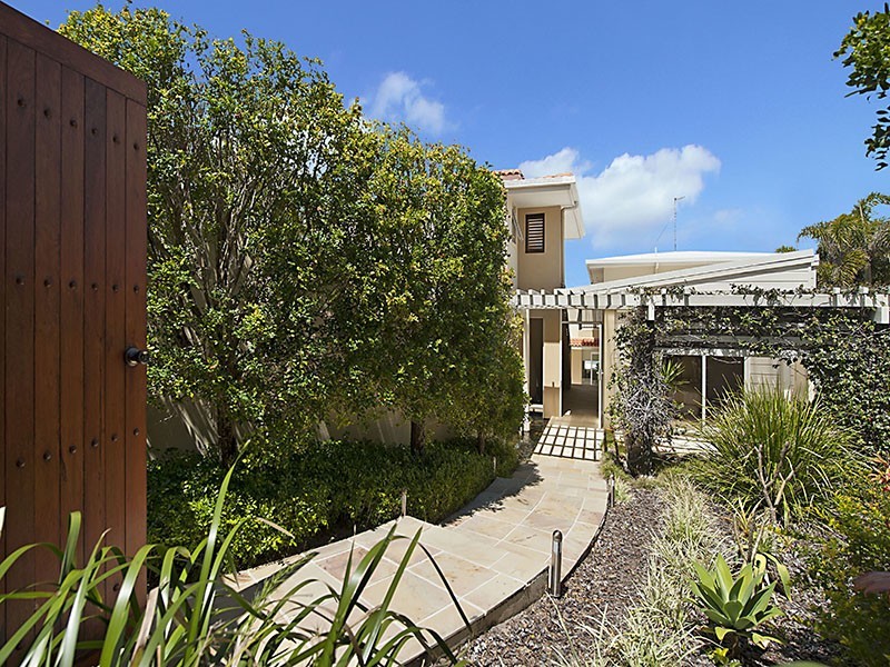 6 Kiamba Ct, Sunshine Beach QLD 4567