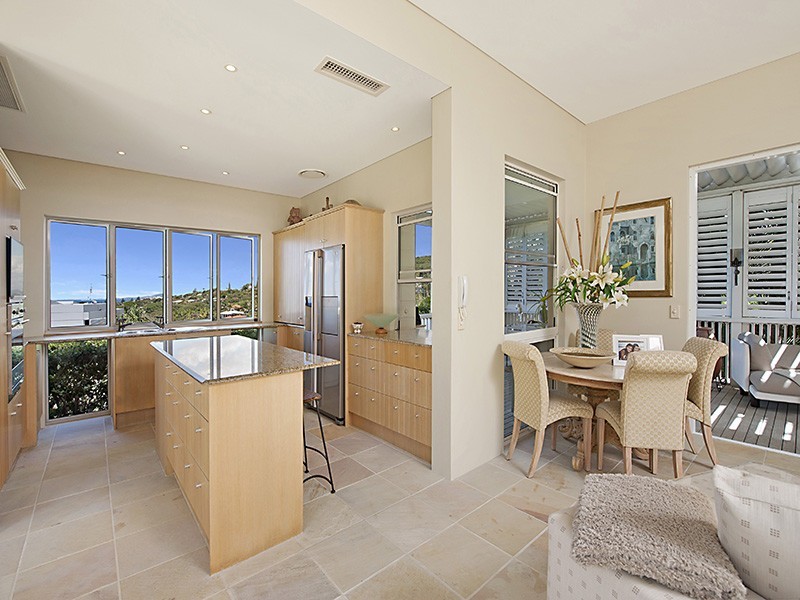 6 Kiamba Ct, Sunshine Beach QLD 4567