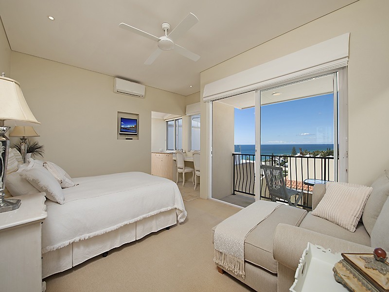 6 Kiamba Ct, Sunshine Beach QLD 4567