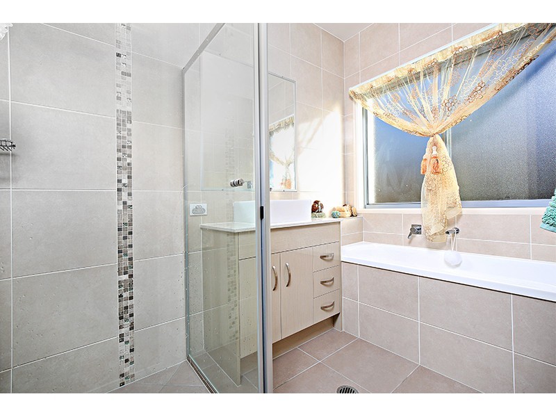 18 Honeyeater Crescent, Peregian Springs QLD 4573