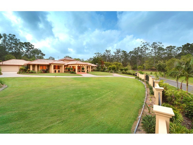 8 Shady Grove, Tanawha QLD 4556