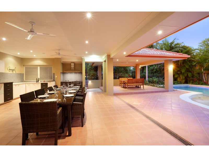 8 Shady Grove, Tanawha QLD 4556