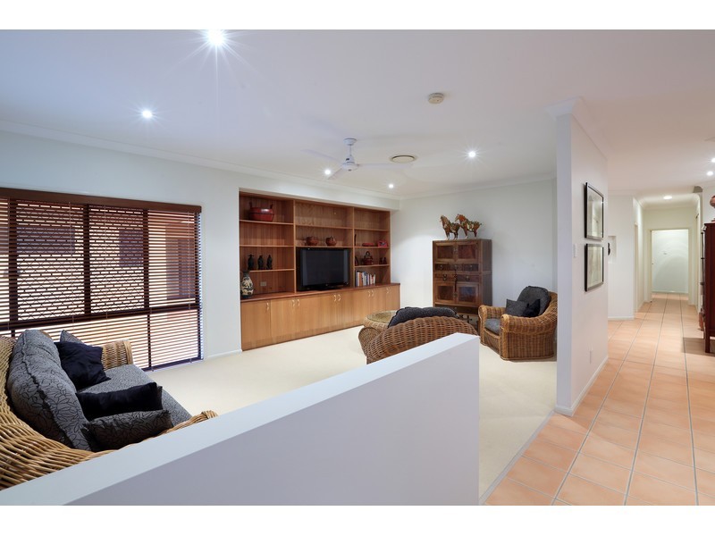 8 Shady Grove, Tanawha QLD 4556