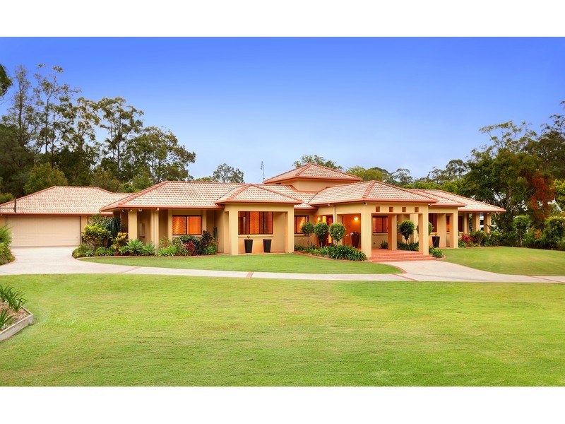 8 Shady Grove, Tanawha QLD 4556