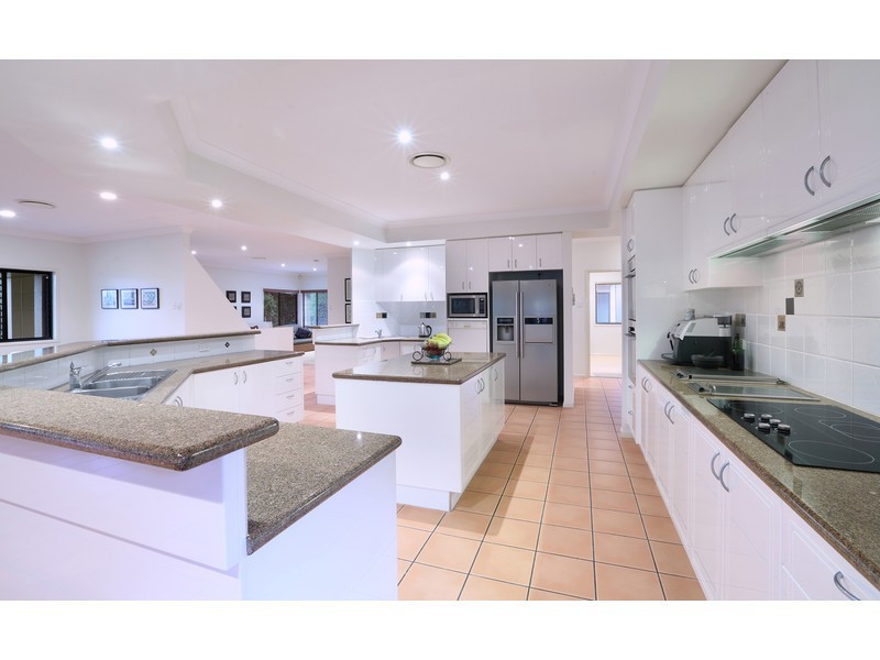 8 Shady Grove, Tanawha QLD 4556