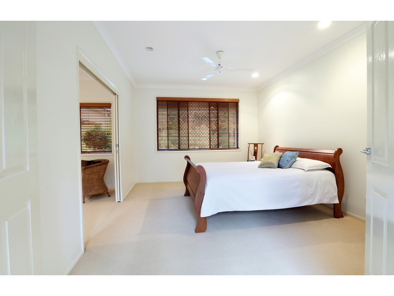 8 Shady Grove, Tanawha QLD 4556
