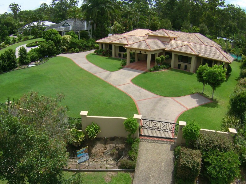 8 Shady Grove, Tanawha QLD 4556