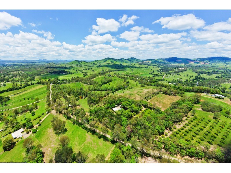 874 Mcintosh Creek Rd, Calico Creek QLD 4570