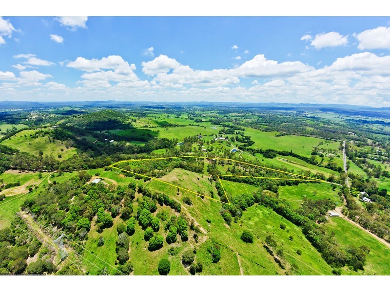 874 Mcintosh Creek Rd, Calico Creek QLD 4570