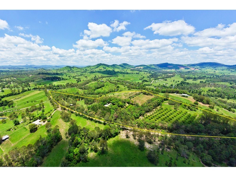 874 Mcintosh Creek Rd, Calico Creek QLD 4570