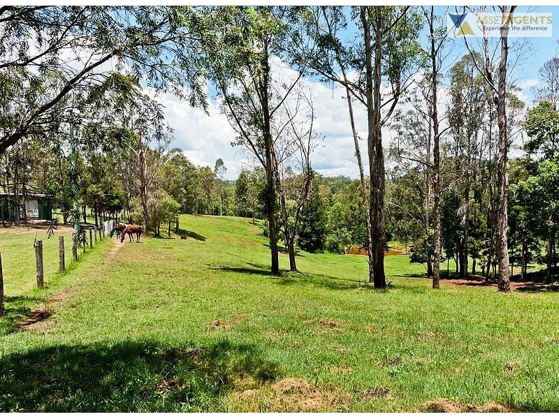 874 Mcintosh Creek Rd, Calico Creek QLD 4570