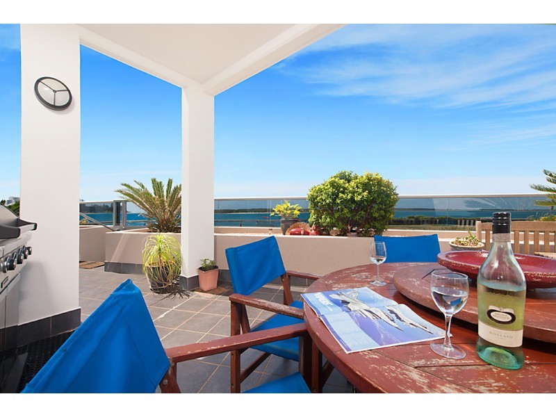 2/47 Landsborough Pde, Golden Beach QLD 4551