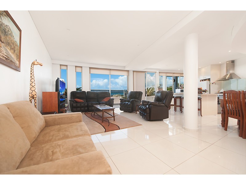 2/47 Landsborough Pde, Golden Beach QLD 4551