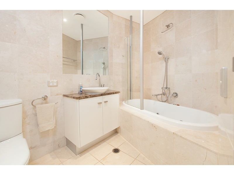 2/47 Landsborough Pde, Golden Beach QLD 4551