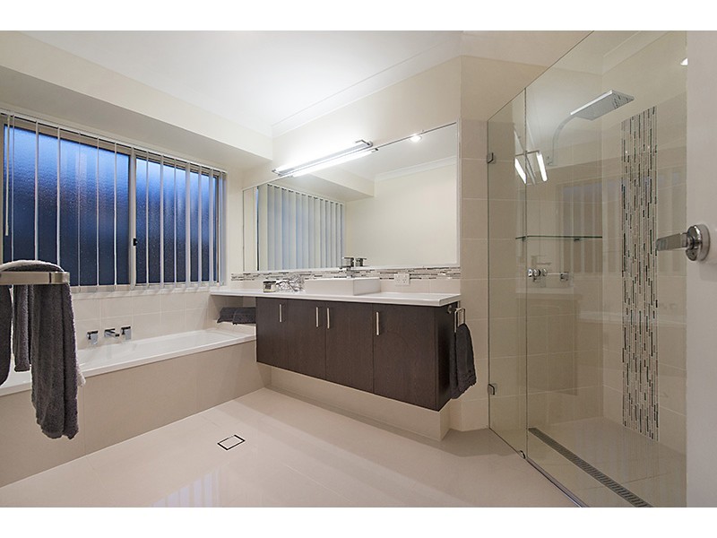 17 Fantail Place, Twin Waters QLD 4564