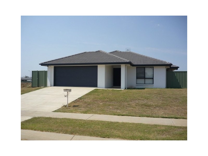 38 Naumann Street, Moranbah QLD 4744