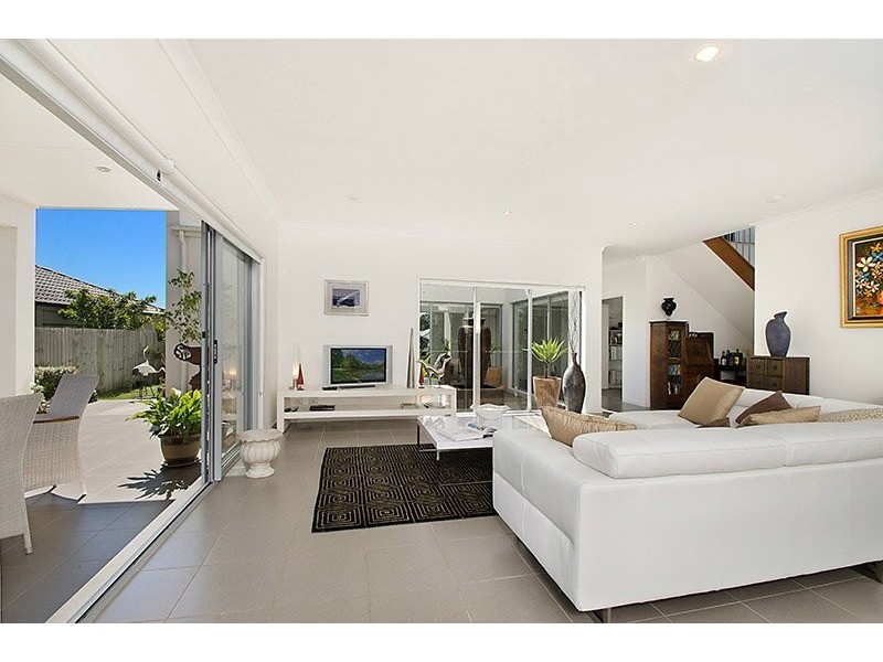 142 The Avenue, Peregian Springs QLD 4573