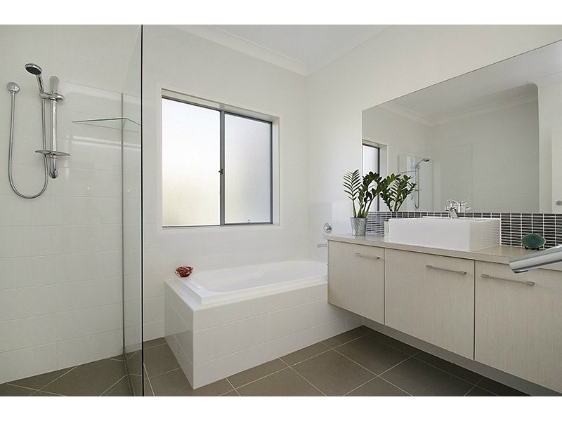 142 The Avenue, Peregian Springs QLD 4573