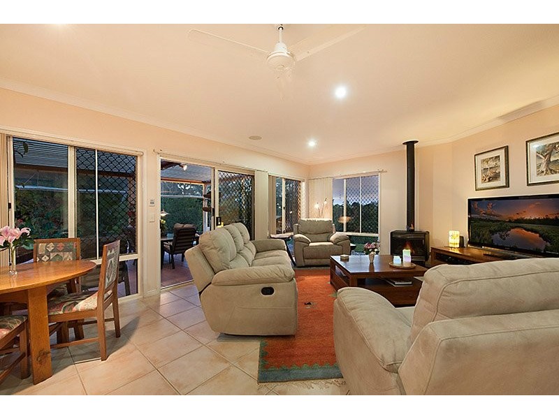 11 Hillfoot La, Montville QLD 4560