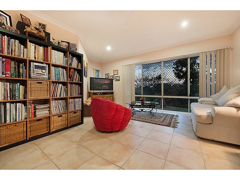 11 Hillfoot La, Montville QLD 4560